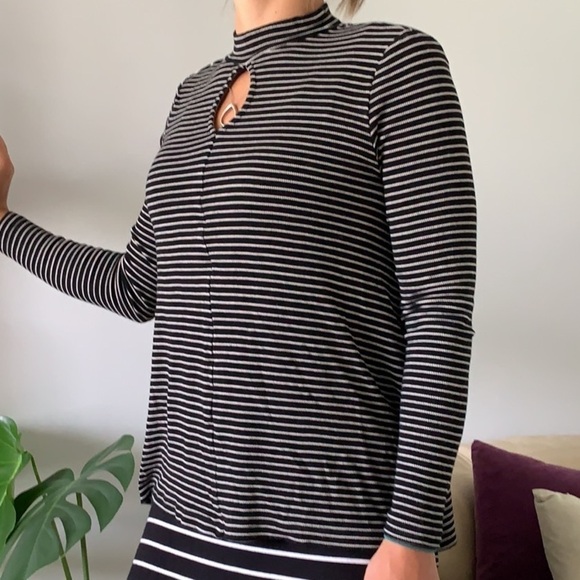 Philosophy Black White‎ Striped Front Key Hole - Picture 10 of 11